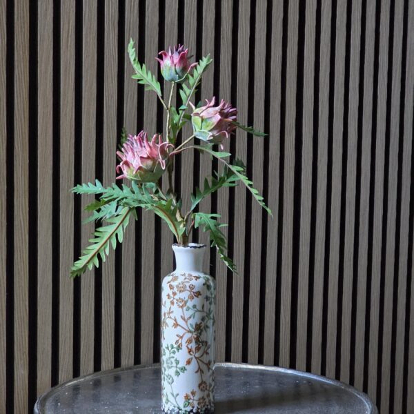 Vintage vaas met oud Rose Protea kunstbloemen
