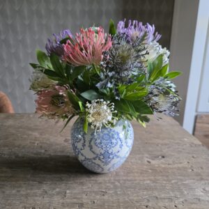 Boeket kleurrijke bol chrysanten