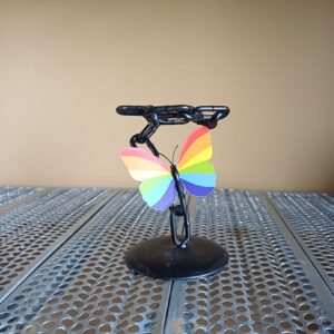 Kaarsenstandaard met vlinder in regenboogkleuren