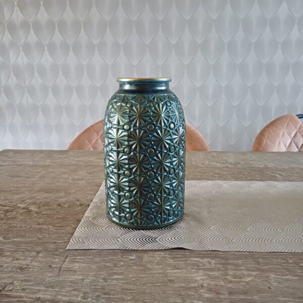 Keramische vaas met bloemmotief in brons en groen