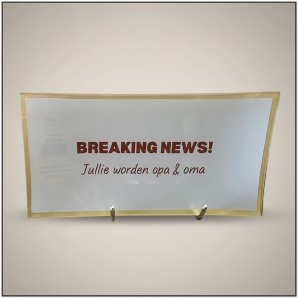 Glazen plate “Breaking News! Jullie worden opa & oma” met goud randje