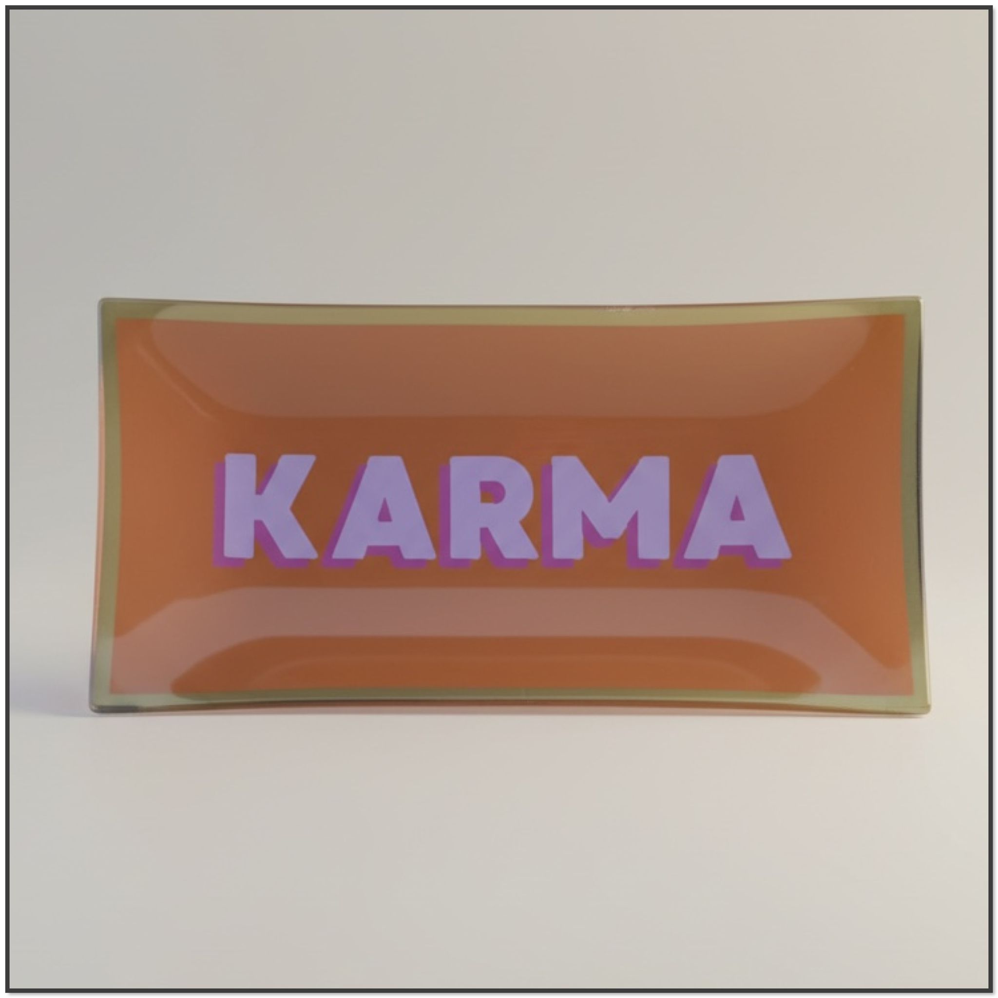Glazen plate “Karma” met goud randje – oranje statement decoratie