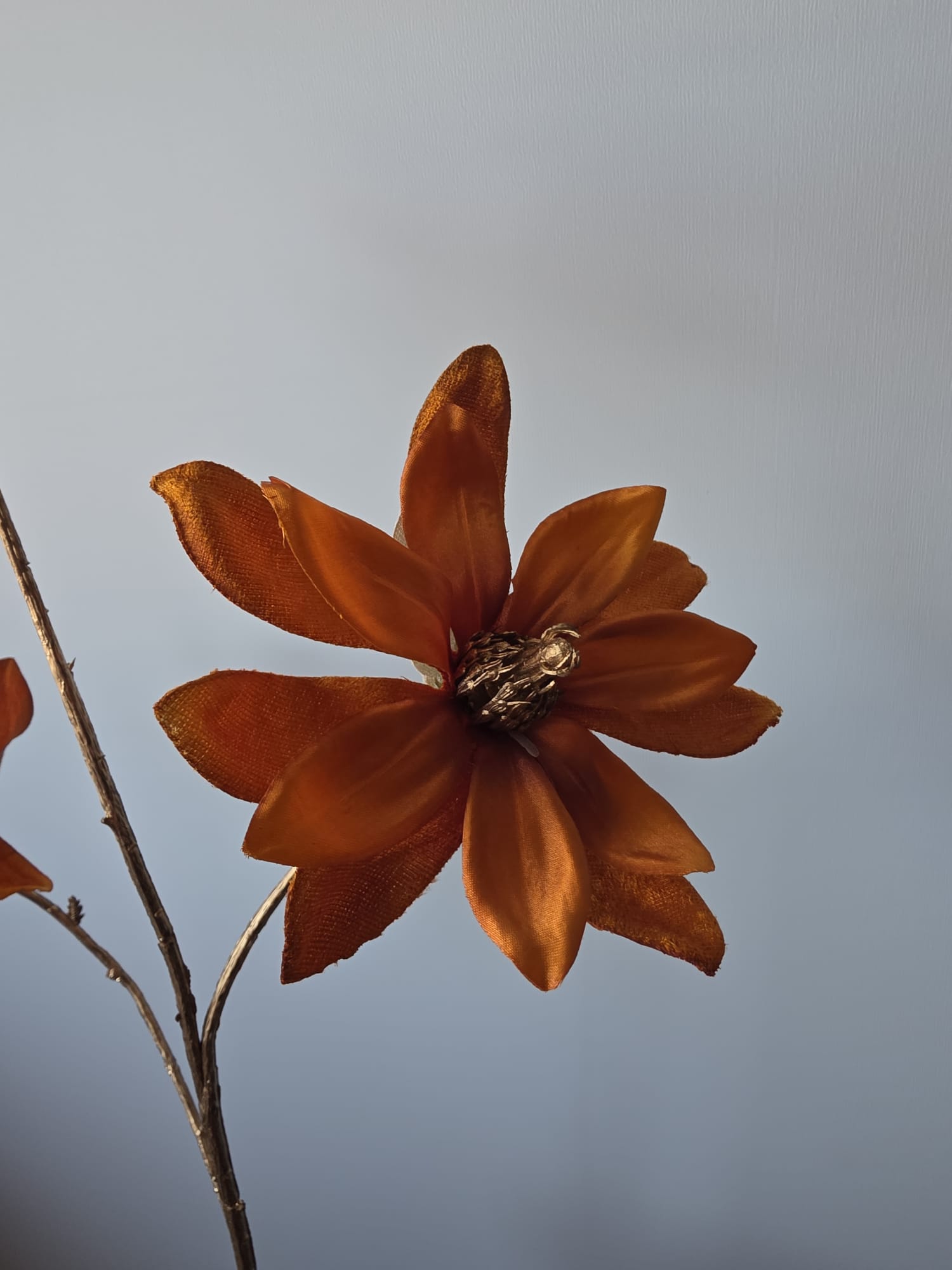 Kunstbloem magnolia Oraje cognac goud countryfield 81cm 1 - Fleurig en Mooi