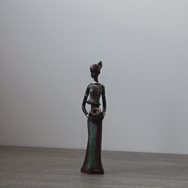 Afrikaanse vrouw groen met bordeaux kledij met pot 20 cm